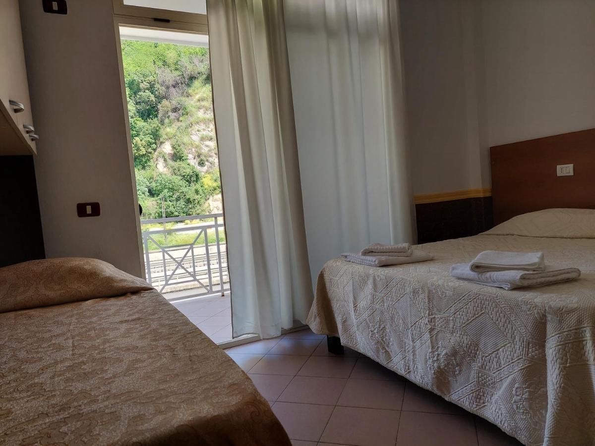 Hotel Nacional Durrës Eksteriør billede